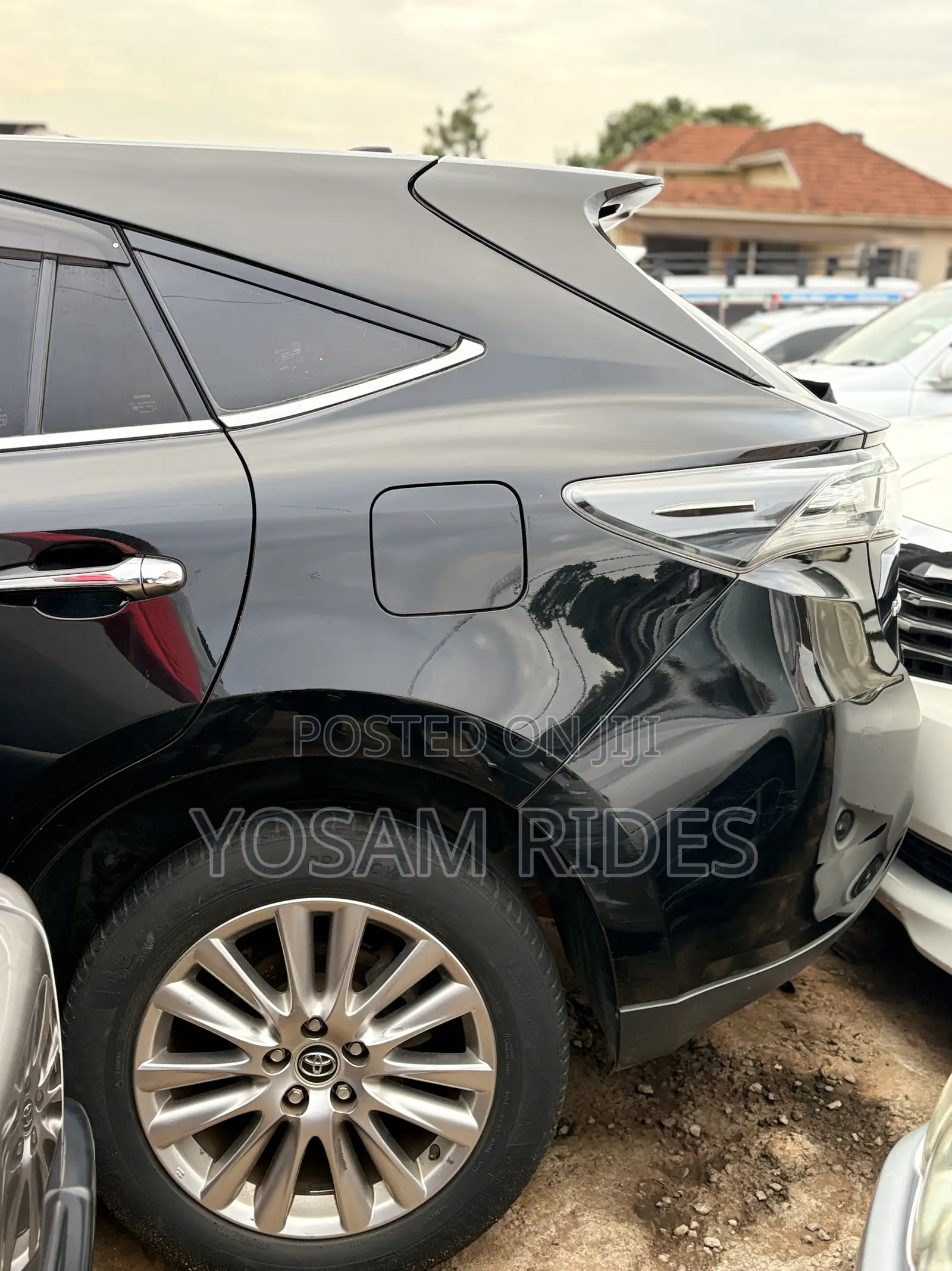 Toyota Harrier 2.0 2015 Black