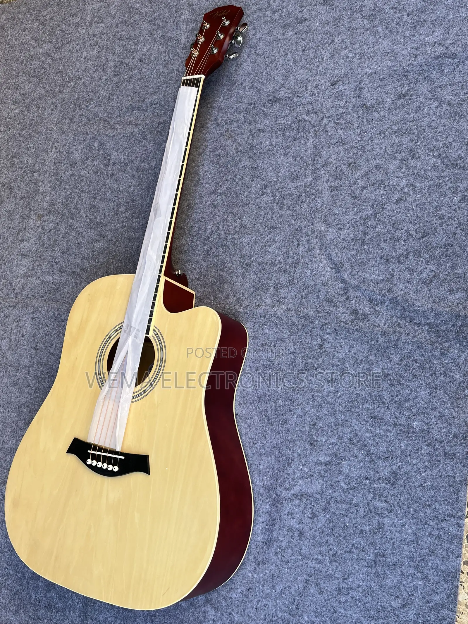 Box Acoustic Guitar M