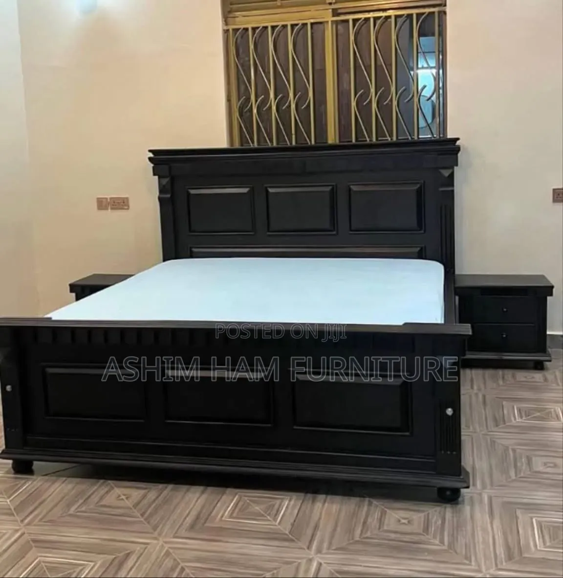 Black Wood Mode Bed