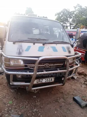 Toyota Grand HiAce 2005 White