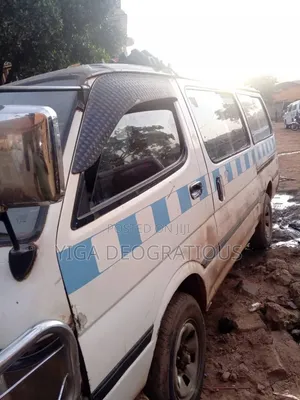Toyota Grand HiAce 2005 White