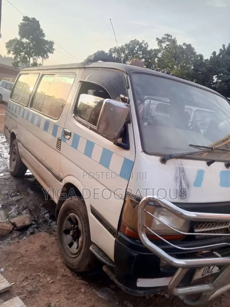 Toyota Grand HiAce 2005 White