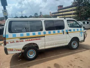 Toyota Grand HiAce 2005 White