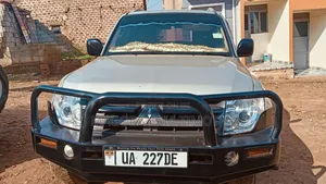 Mitsubishi Pajero 2010 Gold