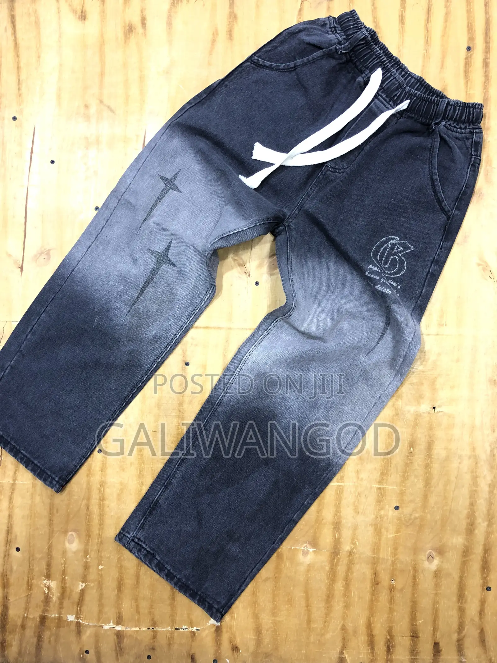 Straight Jeans