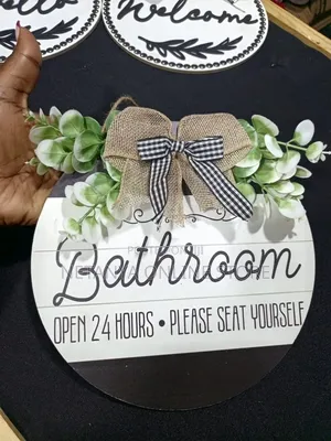 Round Decorative Signs
