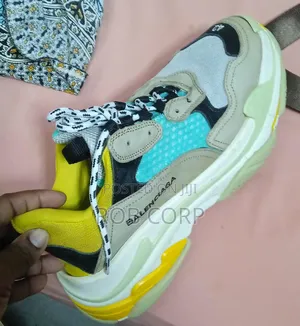 Legends of Balenciaga on Load