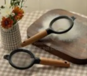 Professional Fine-Mesh Kitchen Strainer With Wooden Handle