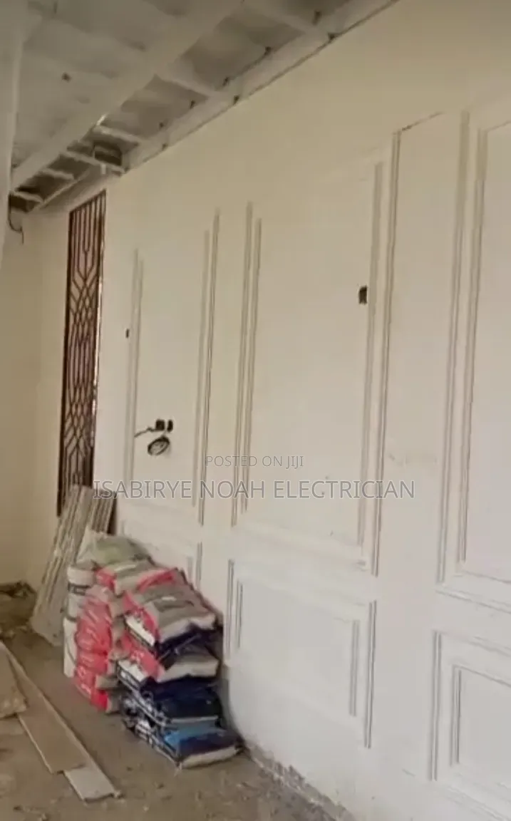Moulding Building