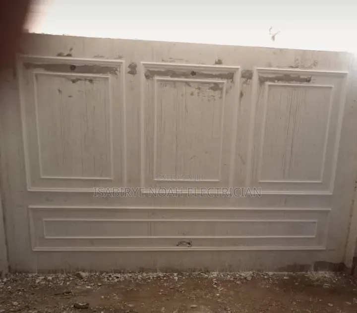 Moulding Building