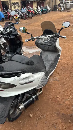 Yamaha Majesty 2005 White