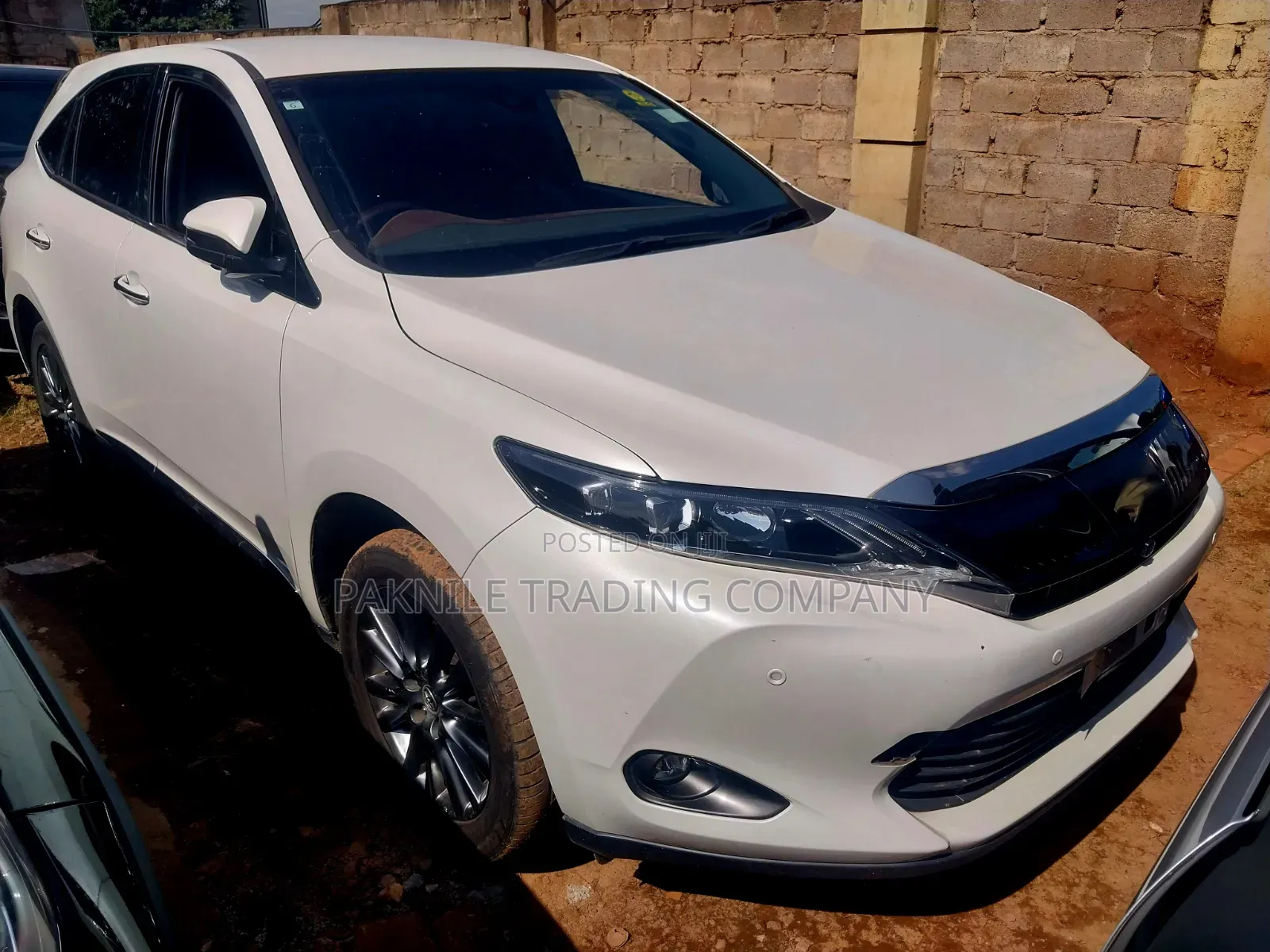 Toyota Harrier 2.0 2017 White
