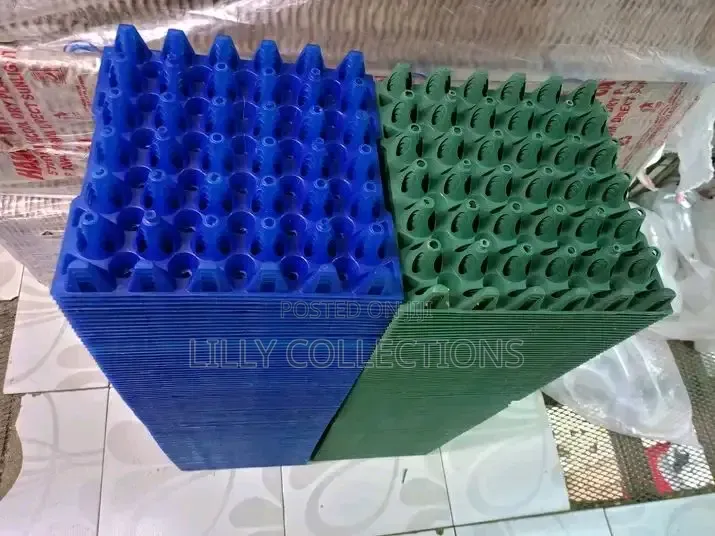 60 Pieces of Plastic Egg Trays