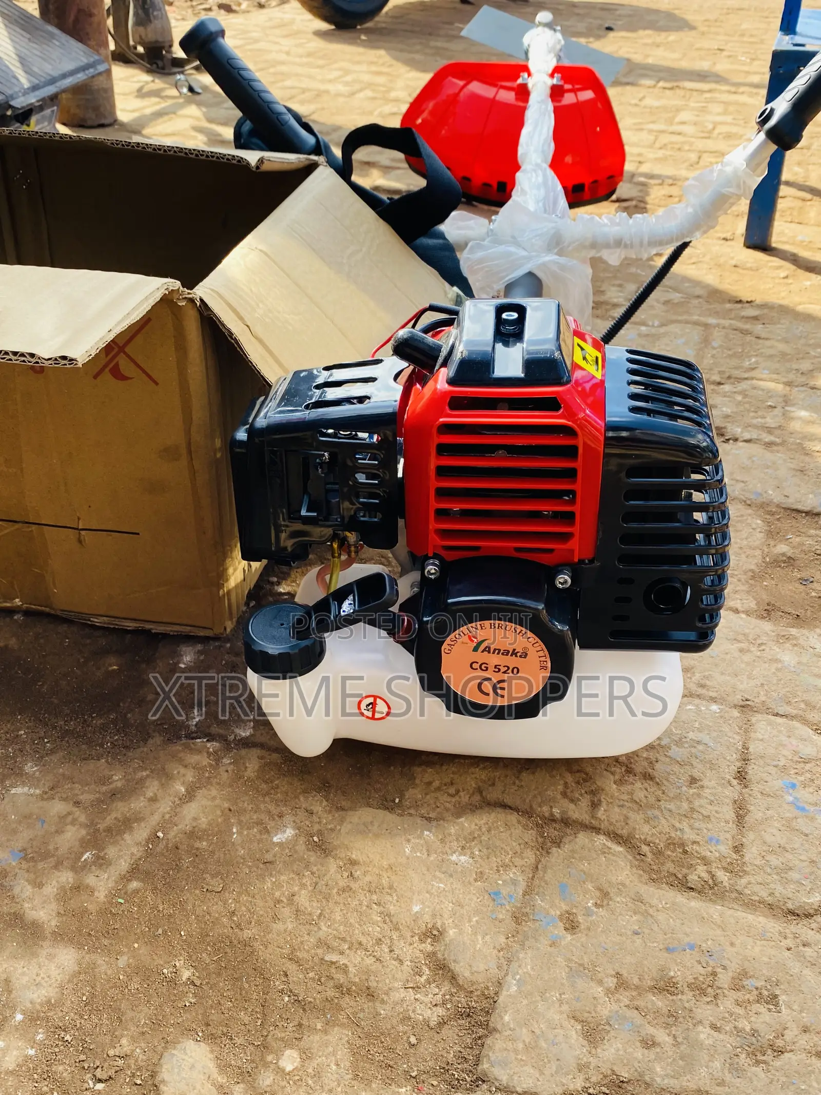 Useful Machine / Machine- Yanaka Control 520cc / Lawnmower- Grass