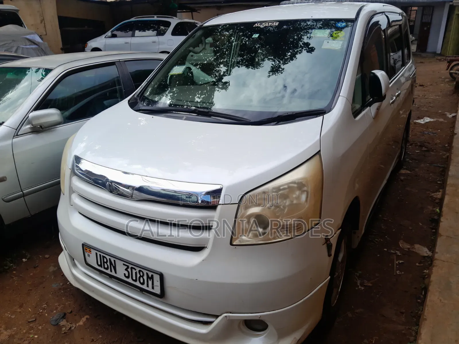 Toyota Noah 2010 White