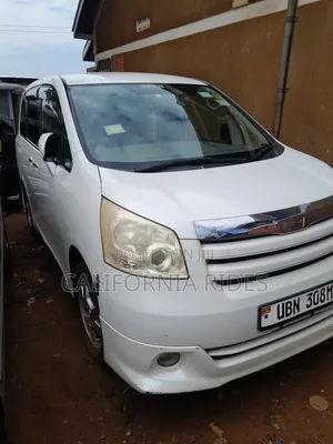 Toyota Noah 2010 White