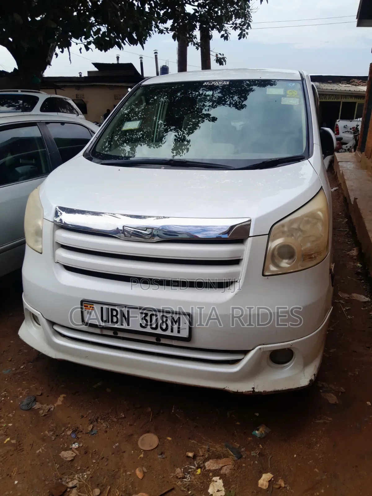 Toyota Noah 2010 White