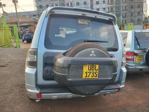 Mitsubishi Pajero 2011 Silver