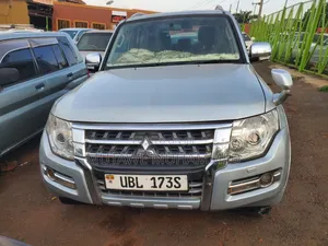 Mitsubishi Pajero 2011 Silver