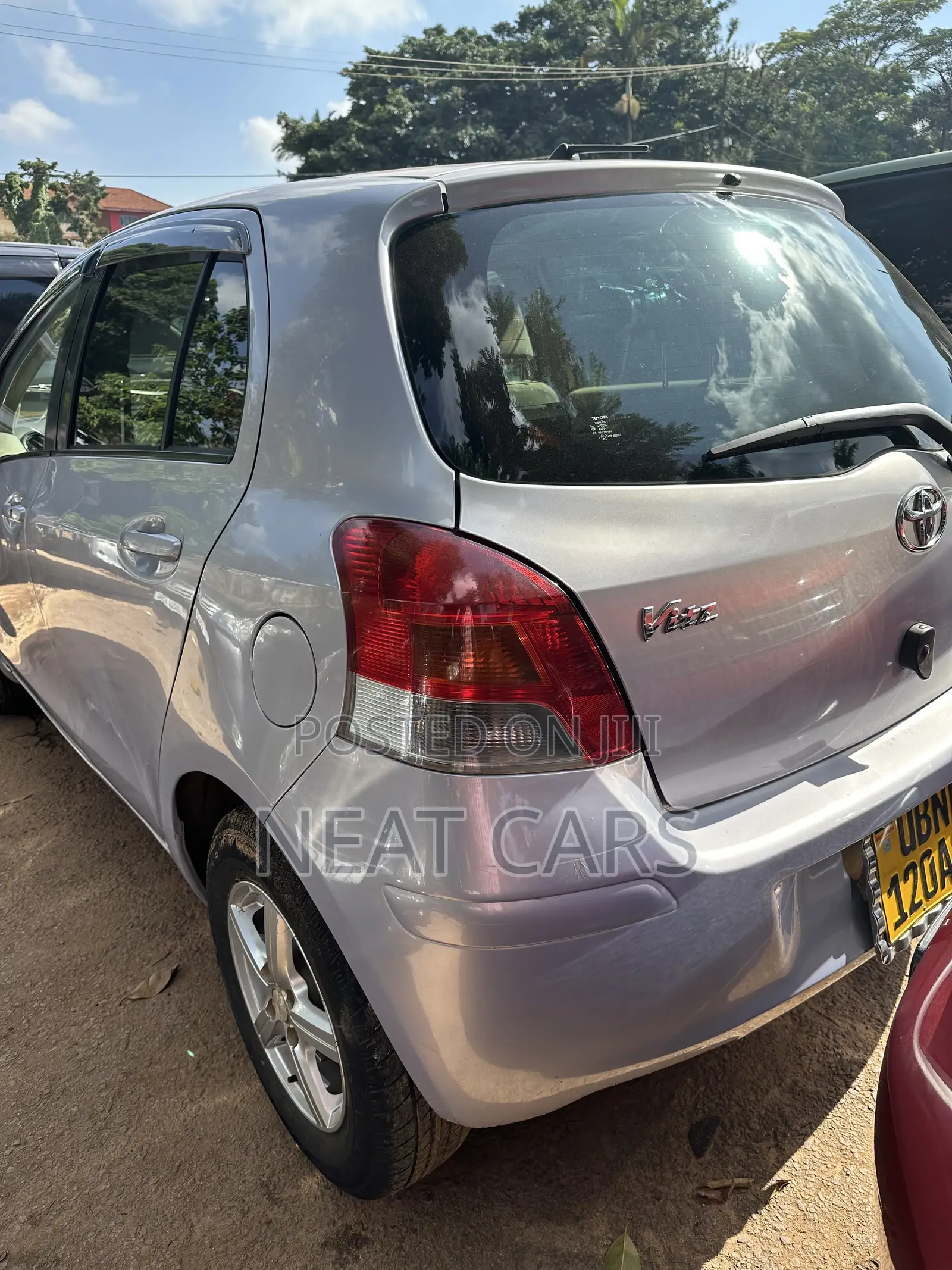 Toyota Vitz 2010 Silver