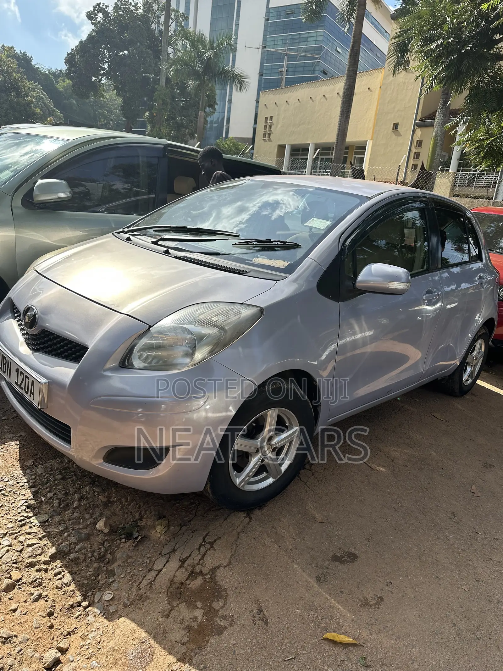 Toyota Vitz 2010 Silver