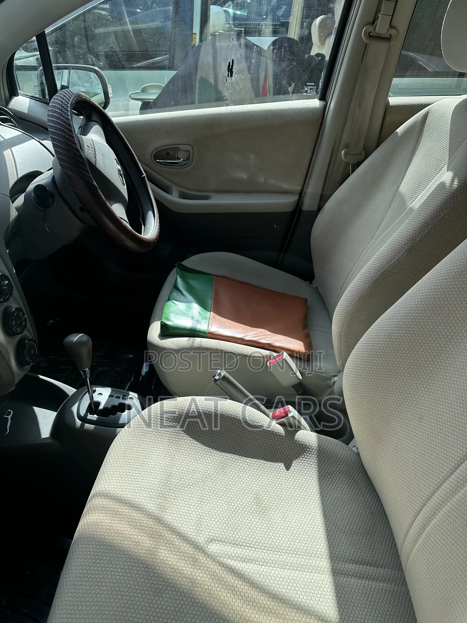 Toyota Vitz 2010 Silver
