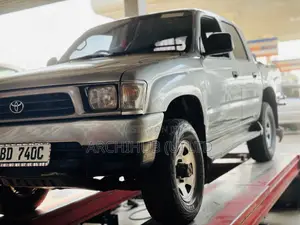 Toyota Hilux 2800 Raider D-Cab 2004 Silver