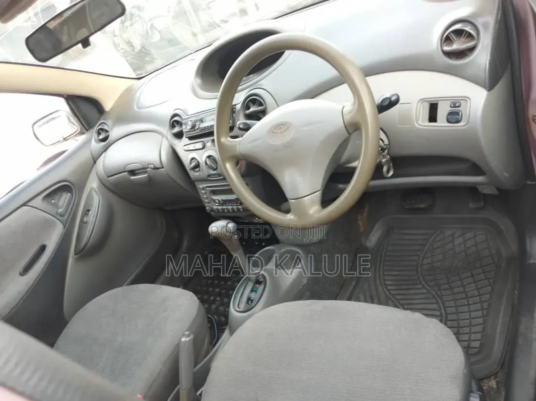 Toyota Vitz 2002 Pink