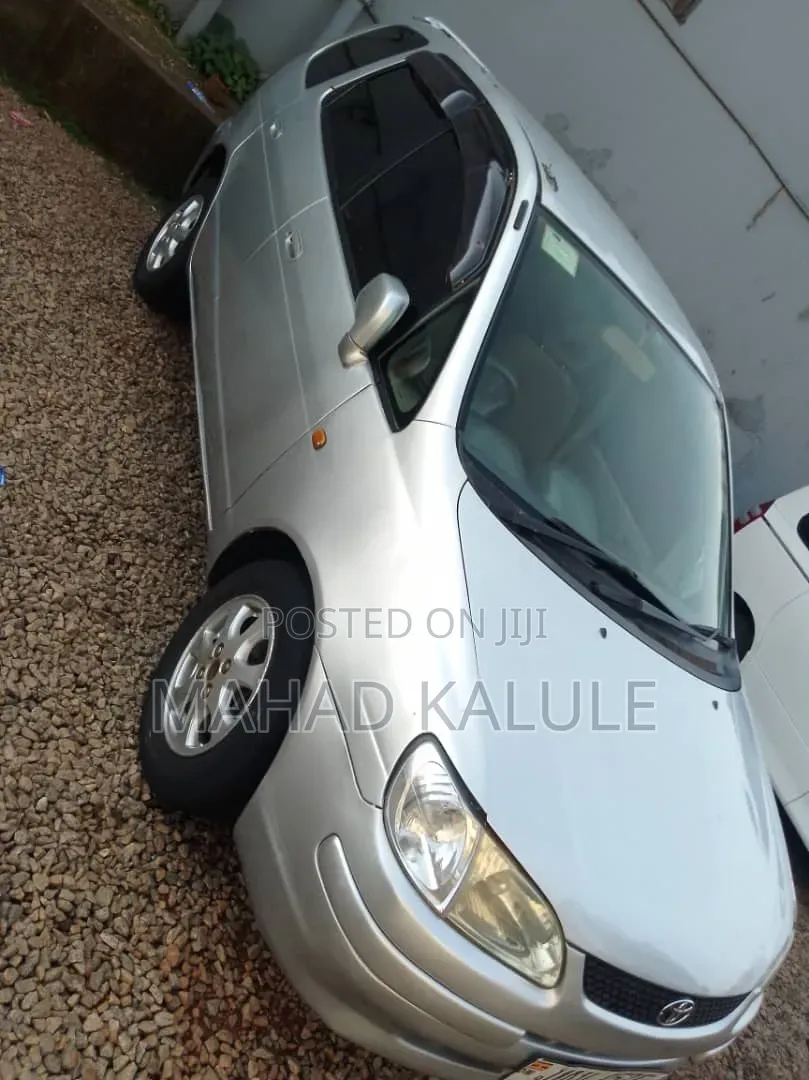 Toyota Corolla Spacio 2000 Silver