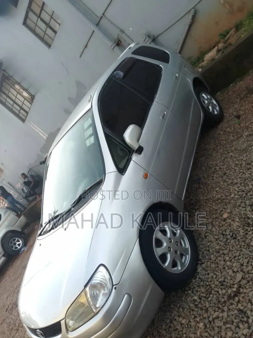 Toyota Corolla Spacio 2000 Silver