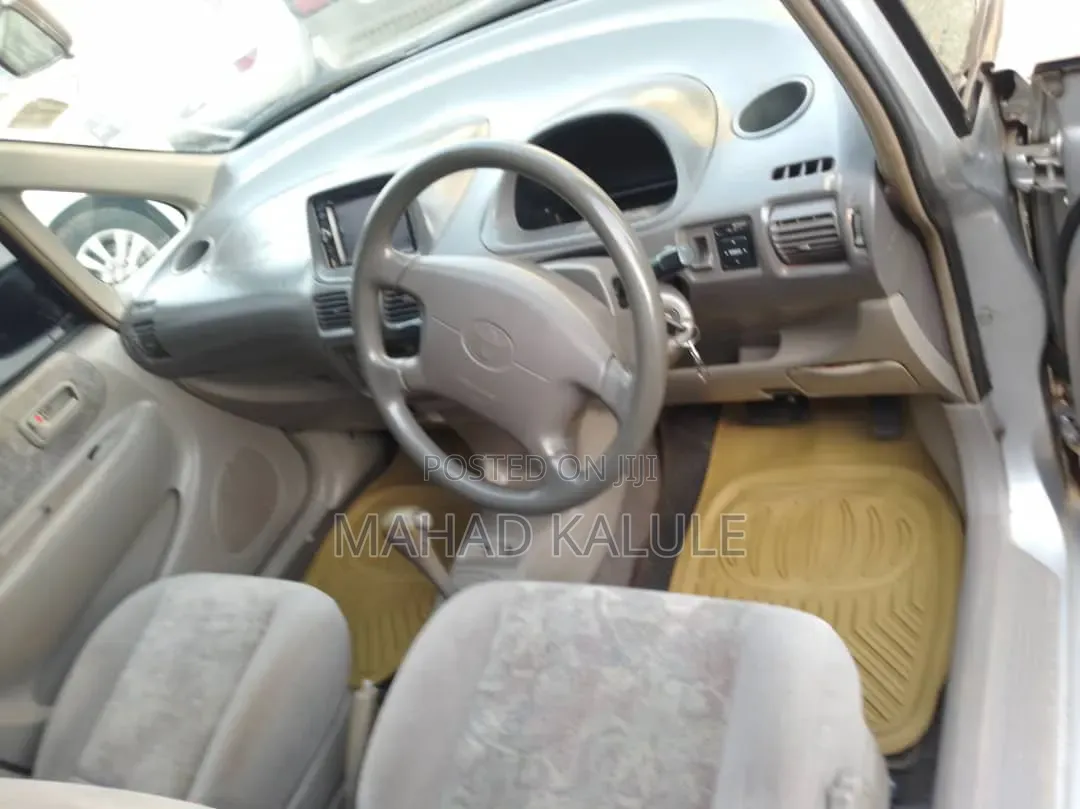 Toyota Corolla Spacio 2000 Silver