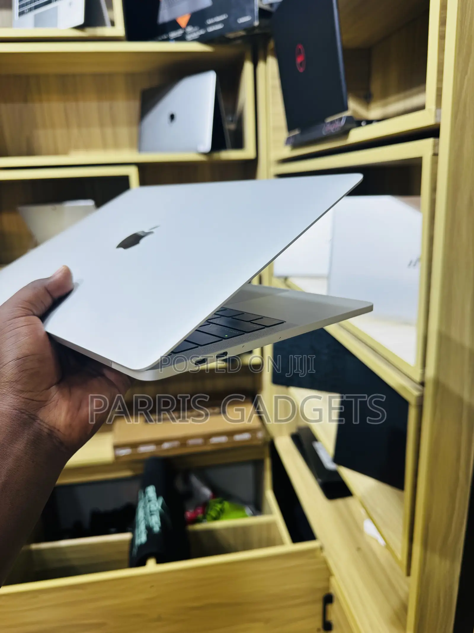 Laptop Apple MacBook Pro 16GB Intel Core i7 SSD 512GB
