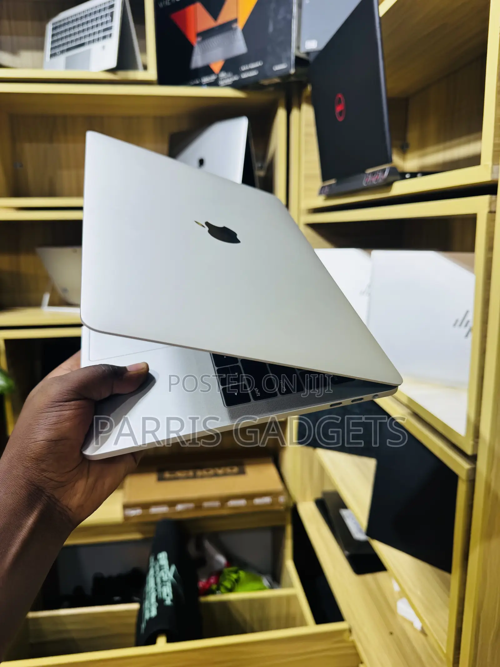 Laptop Apple MacBook Pro 16GB Intel Core i7 SSD 512GB