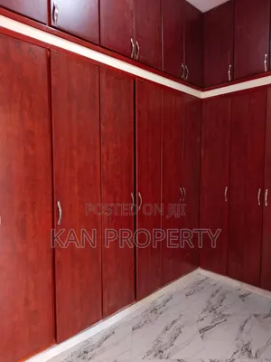 5bdrm Duplex in Bugolobi, Central Division for rent