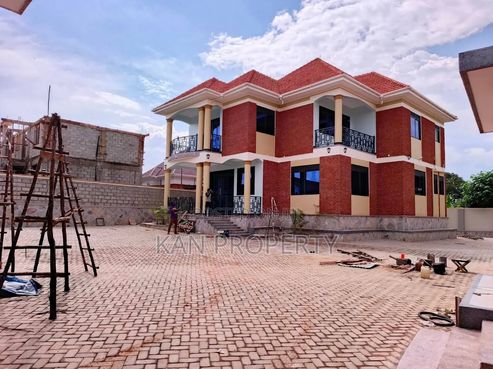 5bdrm Duplex in Bugolobi, Central Division for rent