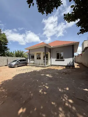 3bdrm House in Busabala, Central Division for sale