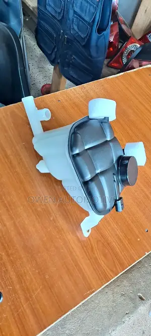 Mercedes-Benz W164 Radiator Jerrycan