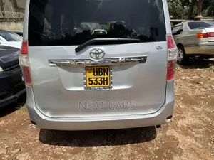 Toyota Noah 2008 Silver