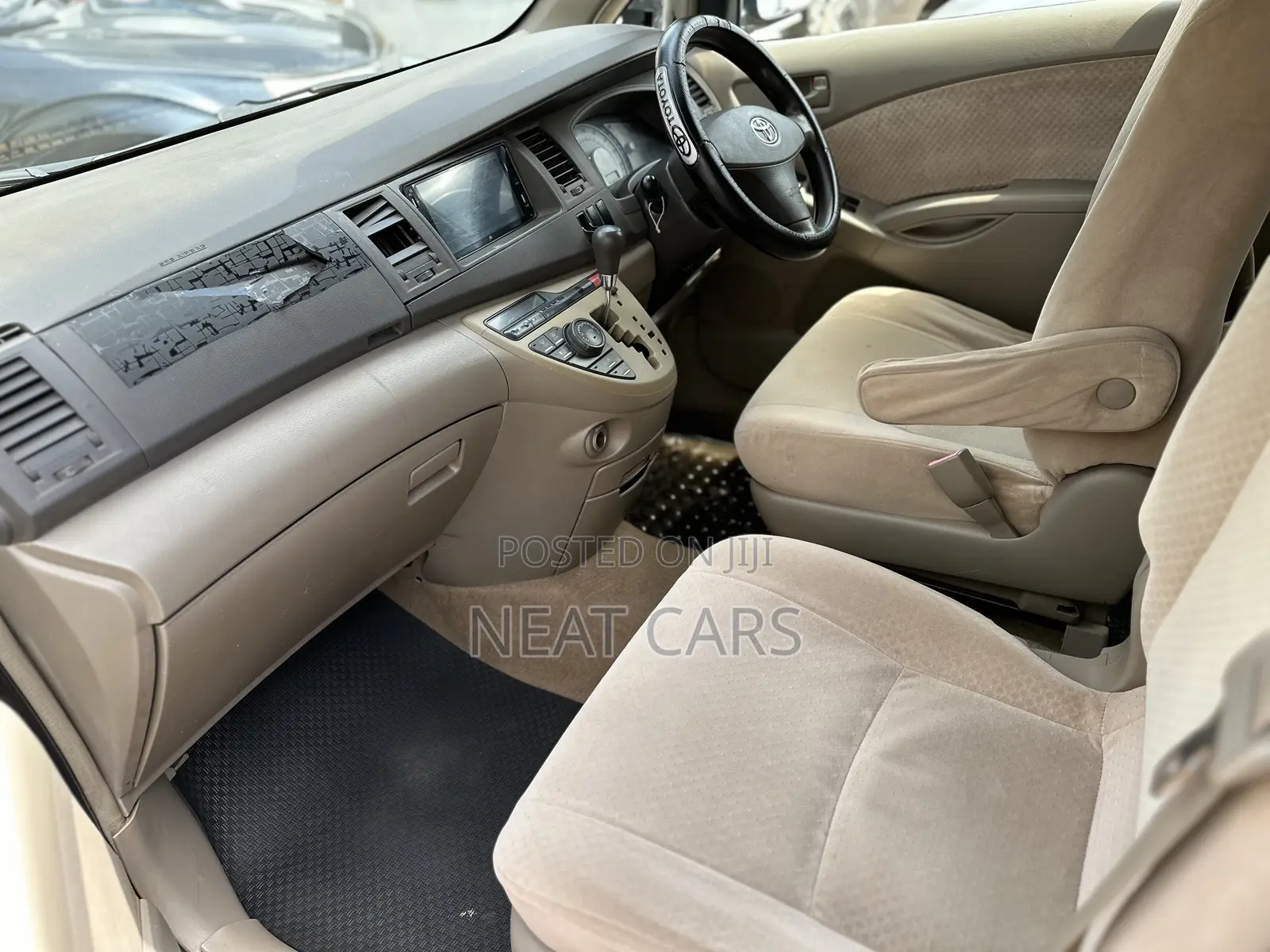 Toyota ISIS 2006 Silver