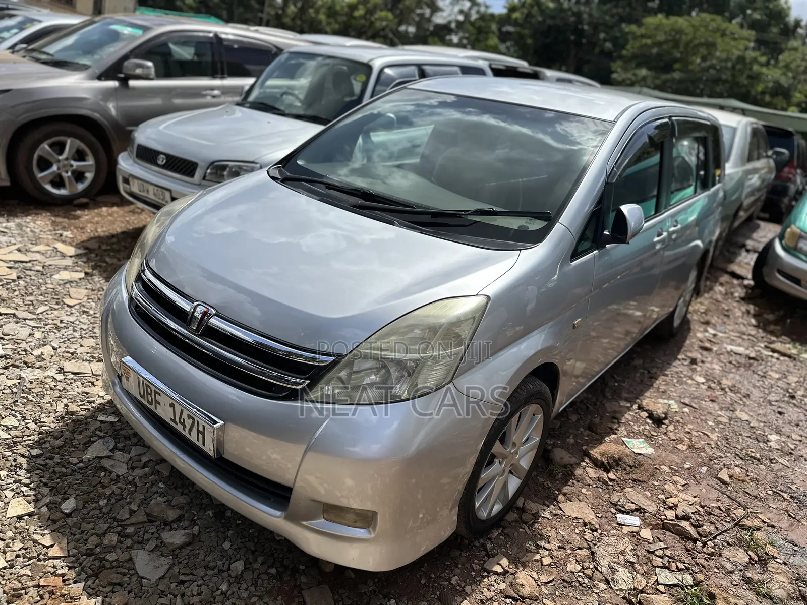 Toyota ISIS 2006 Silver