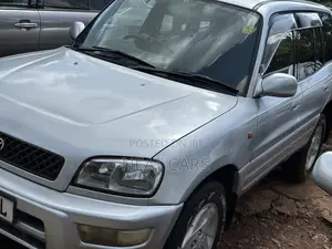 Toyota RAV4 1999 Silver