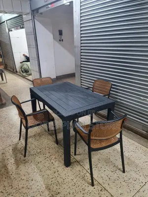 Modern Stylish Plastic Dining Table and Chairs Plastic Table and Chair