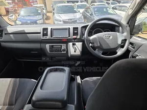 Toyota HiAce 2014 White