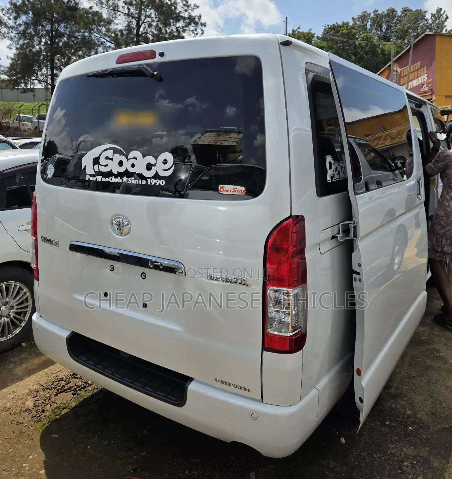 Toyota HiAce 2014 White