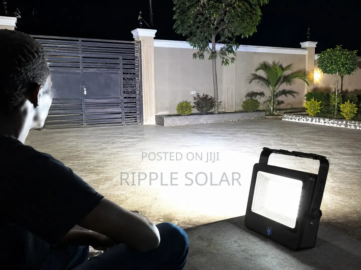 200W Portable Solar Flood Light