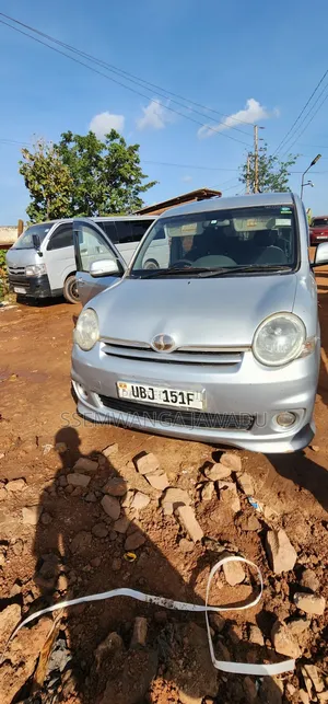 Toyota Sienta 2009 Silver