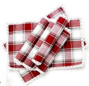 6-Piece Set of Charming Plaid Place Mats