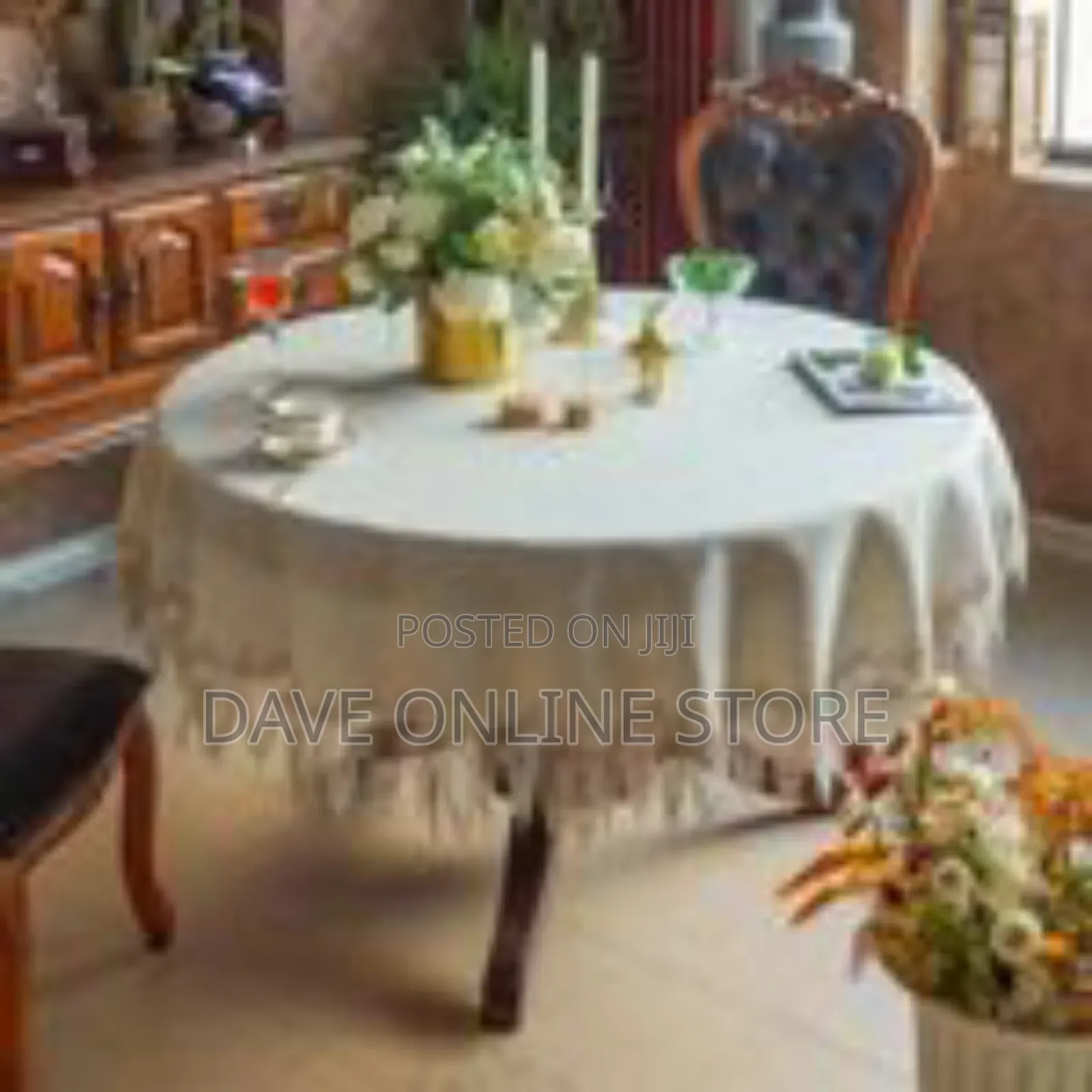 Elegant Round Tablecloth With Decorative Lace Trim