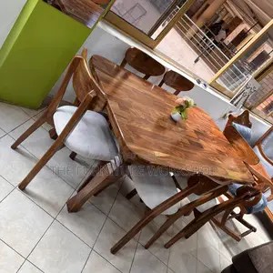 6 Seater Dining Mugavu . Ready to Take Now
