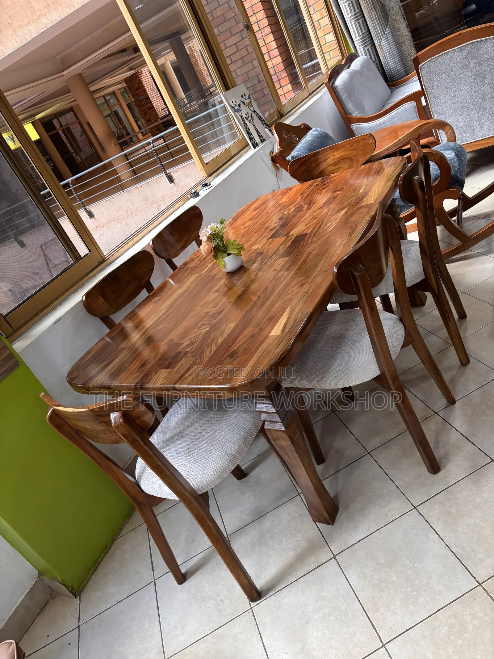 6 Seater Dining Mugavu . Ready to Take Now